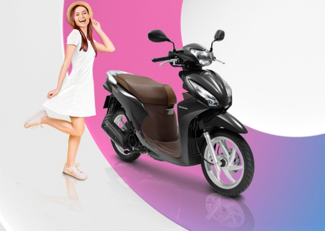 Honda Vision màu đen bóng tăng thêm độ bí ẩn.