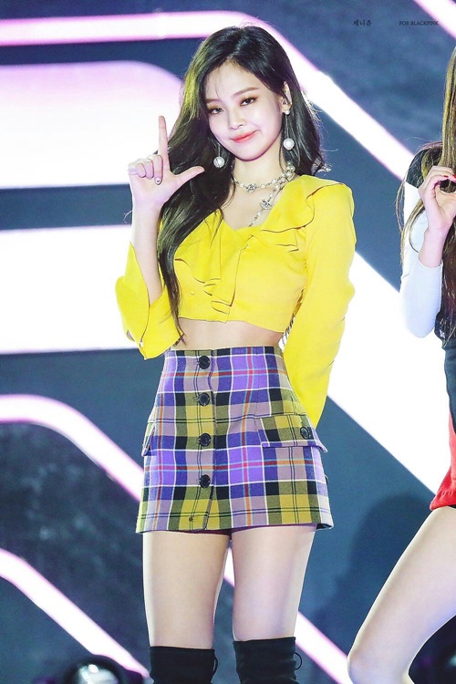 1001 cách mix croptop của Jennie Black Pink - 4