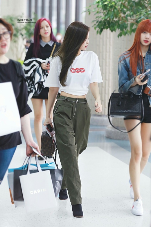 1001 cách mix croptop của Jennie Black Pink - 12