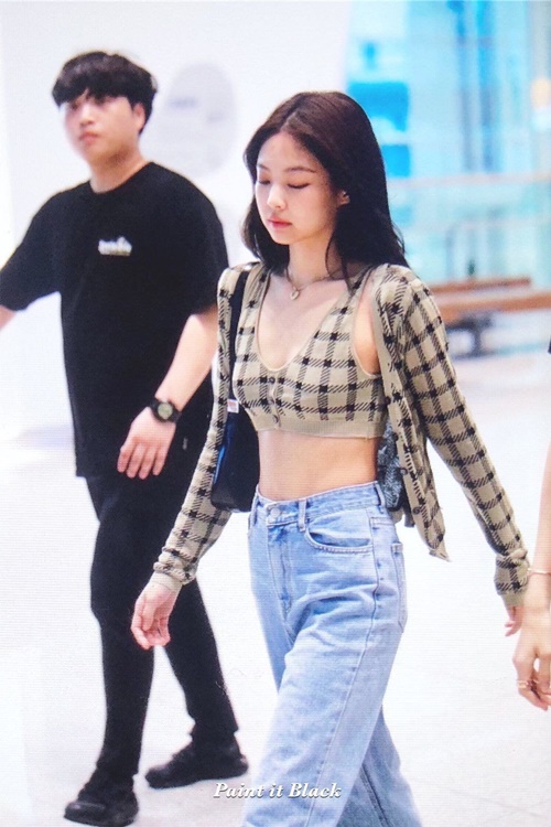 1001 cách mix croptop của Jennie Black Pink - 10