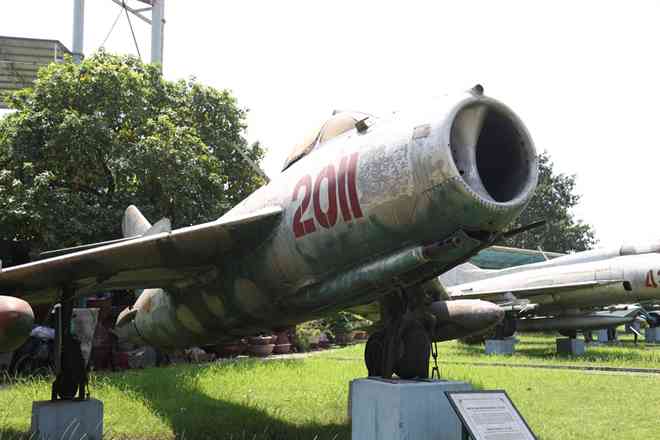MiG-17 là phi cơ tiêm kích Xô viết đầu tiên có động cơ tăng tốc vượt hạn