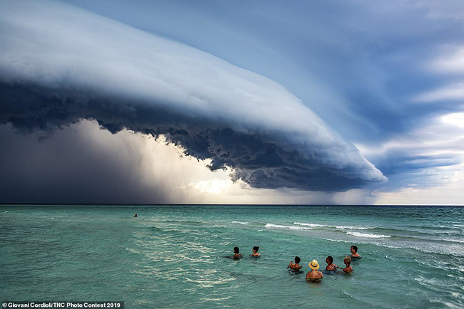 8. Người Brazil, Jacani Cordioli, được nhắc đến nhiều trong danh sách những người thuộc yêu thích thể loại tự nhiên, một bức ảnh tuyệt vời về một cơn bão ở Varadero, Cuba.

