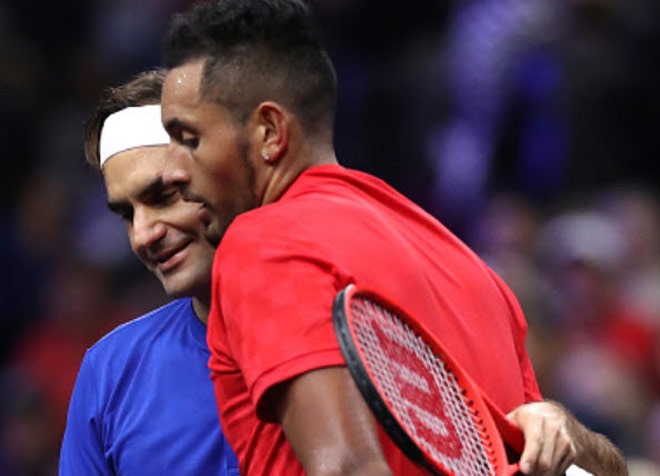 Kyrgios có hành động thiếu chuyên nghiệp khi đấu Federer ở Laver Cup 2019