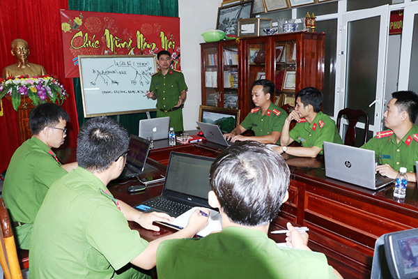 Công an tỉnh Hà Tĩnh lên kế hoạch triệt phá đường dây đánh bạc qua mạng.