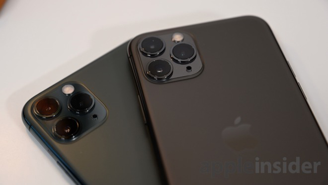 Cặp iPhone 11 Pro đều có chung thiết kế camera sau.