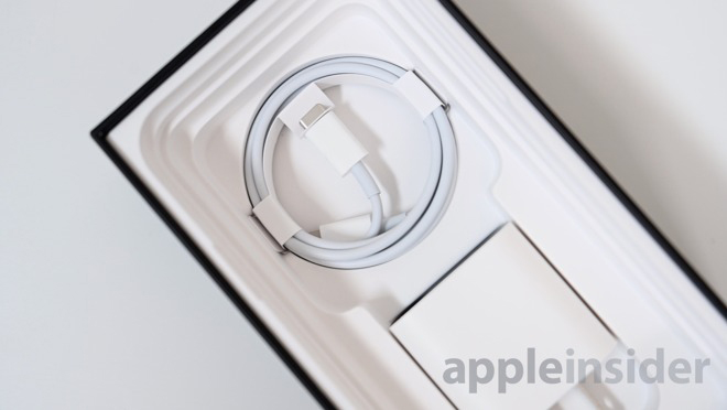 iPhone 11 Pro được trang bị cáp USB-C – Lightning.