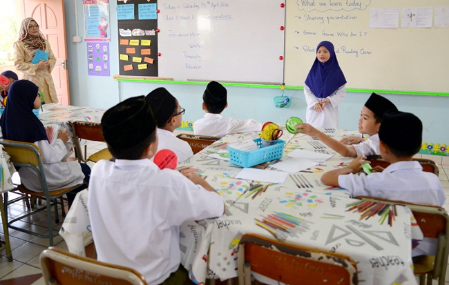 Người dân Brunei được miễn phí ở tất cả các cấp học khi đi học.