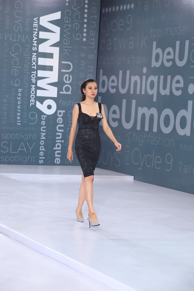 Một thí sinh khác gây tranh cãi với lựa chọn váy body đi thi catwalk, quá bình thường không có tính thời trang.