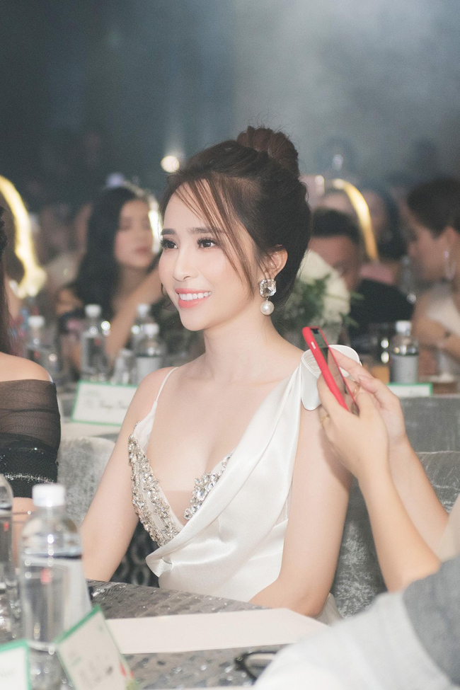 Không phải ai cũng biết nữ diễn viên Quỳnh Nga là người sở hữu vòng eo chỉ 55 cm.