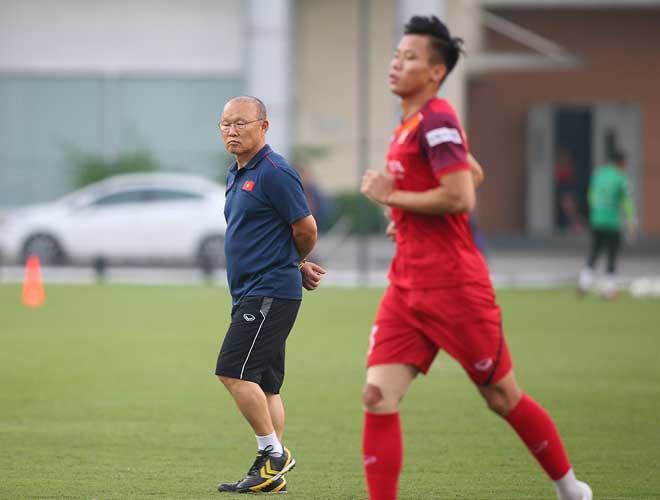 Đội tuyển Việt Nam luyện tập đấu vòng loại World Cup: Hoàng Thịnh bất ngờ rút lui - 2