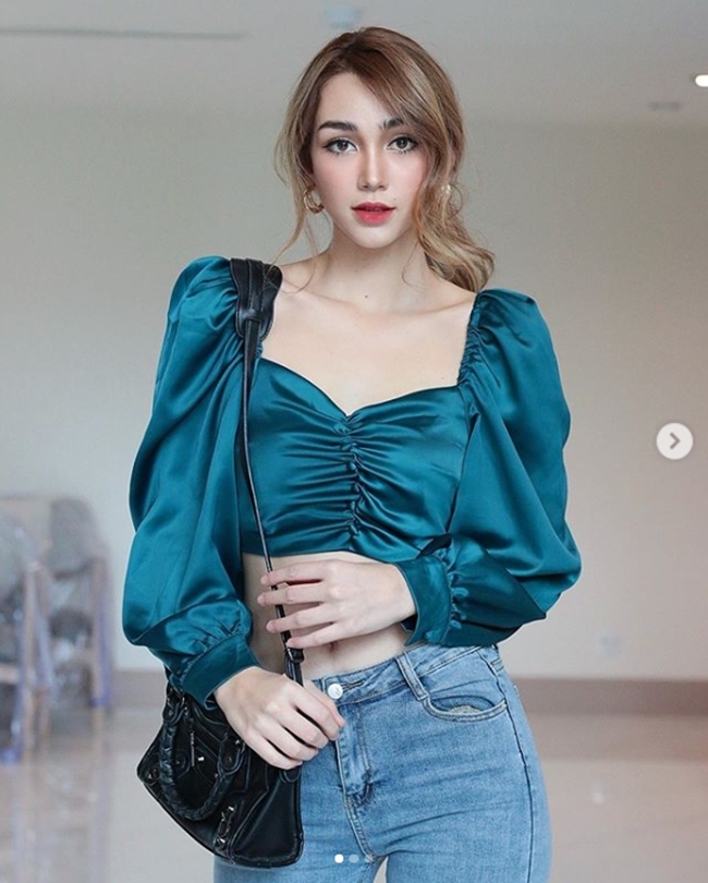 Sophie Jacquier thông thạo 3 thứ tiếng: Anh, Thái, Pháp.