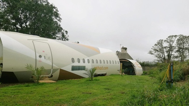 Máy bay Airbus A319 lần đầu tiên được sử dụng cho các chuyến bay thương mại năm 2003. Sau đó, hãng Etihad Airways mua dòng máy bay này để chở khách.