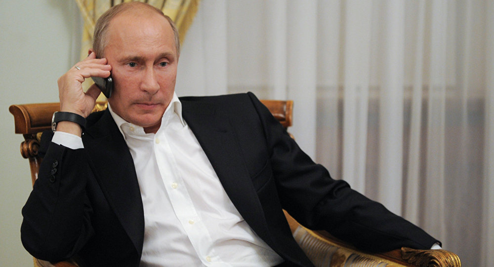 Điện Kremlin tiết lộ rằng ông Putin có sử dụng điện thoại di động.