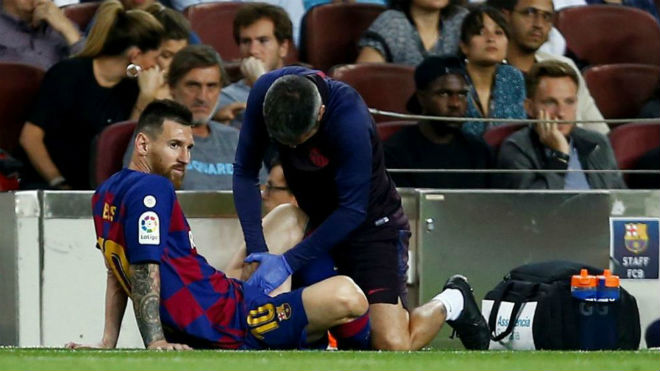 Messi bị phát hiện kêu gào sợ gãy chân khi được chuyên gia vật lý trị liệu Jordi Mesalles xoa bóp bắp đùi