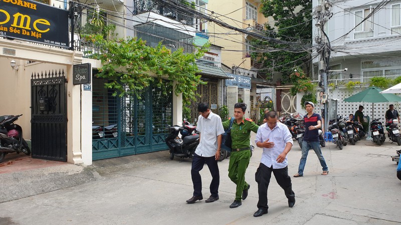 Khám xét ngôi nhà liên quan đến Phó Chánh án quận 4 - 3