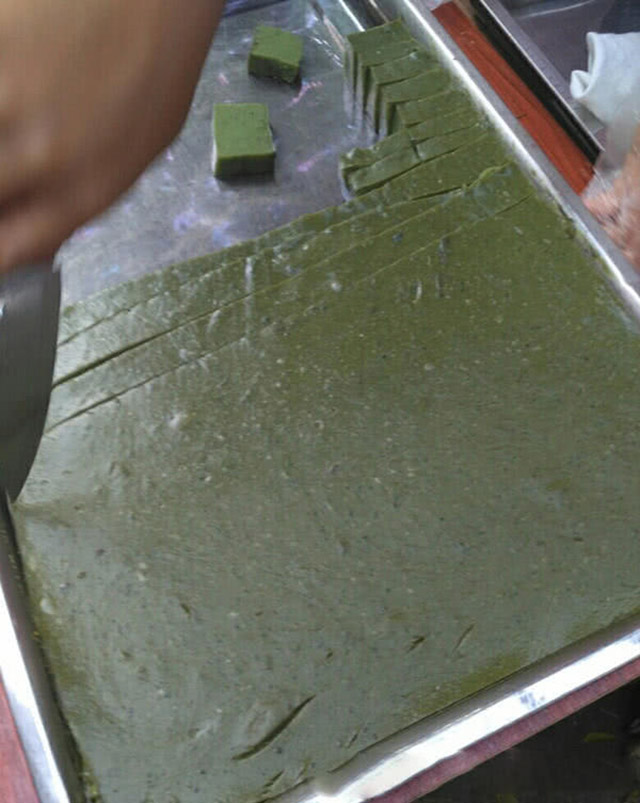 Loại đậu phụ thối màu xanh lét, người mua xếp hàng dài mỗi ngày ở Trung Quốc - 2