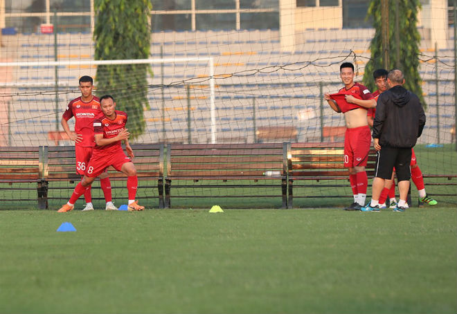 ĐT Việt Nam tập đấu vòng loại World Cup: &#34;Phó tướng&#34; thầy Park trực tiếp chỉ đạo - 3