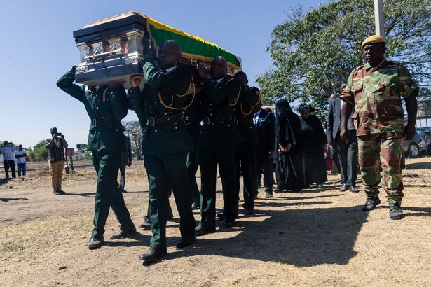 Cựu Tổng thống Zimbabwe Robert Mugabe được chôn cất ở quê nhà.
