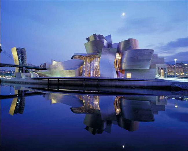 Guggenheim Museum, Bilbao, Tây Ban Nha.

