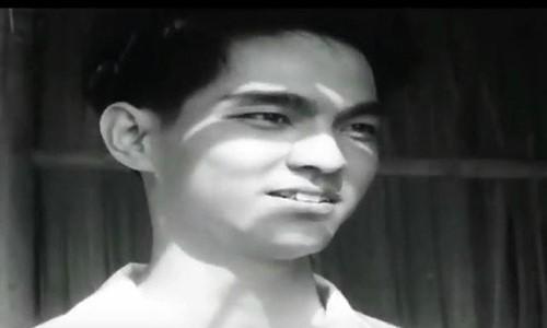 Chiếc răng khểnh của Thế Anh gắn với những vai diễn phong trần, lãng mạn.