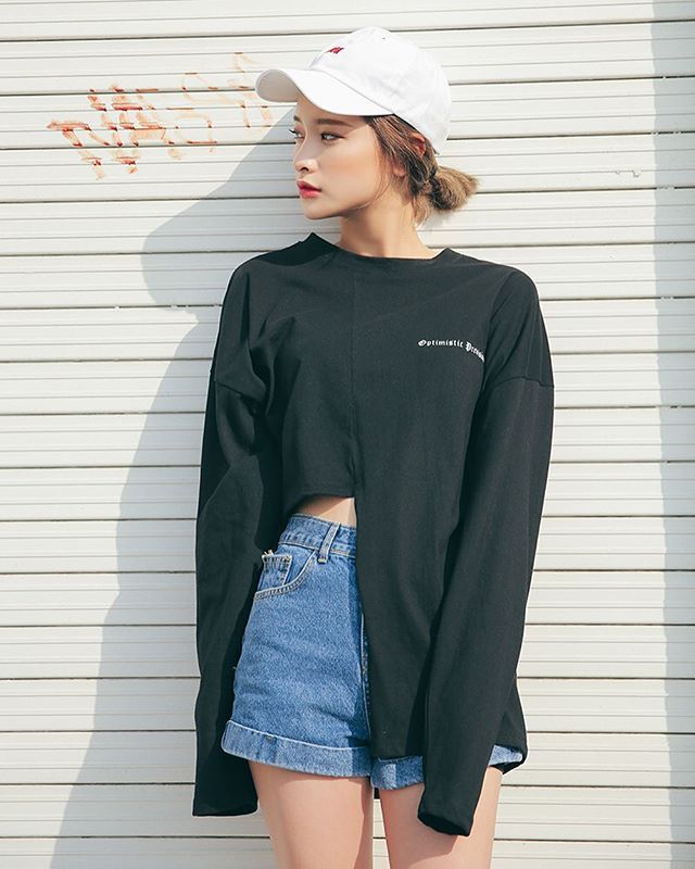 Quần short là item phù hợp với nhiều phong cách thời trang trong đó có "sporty chic".