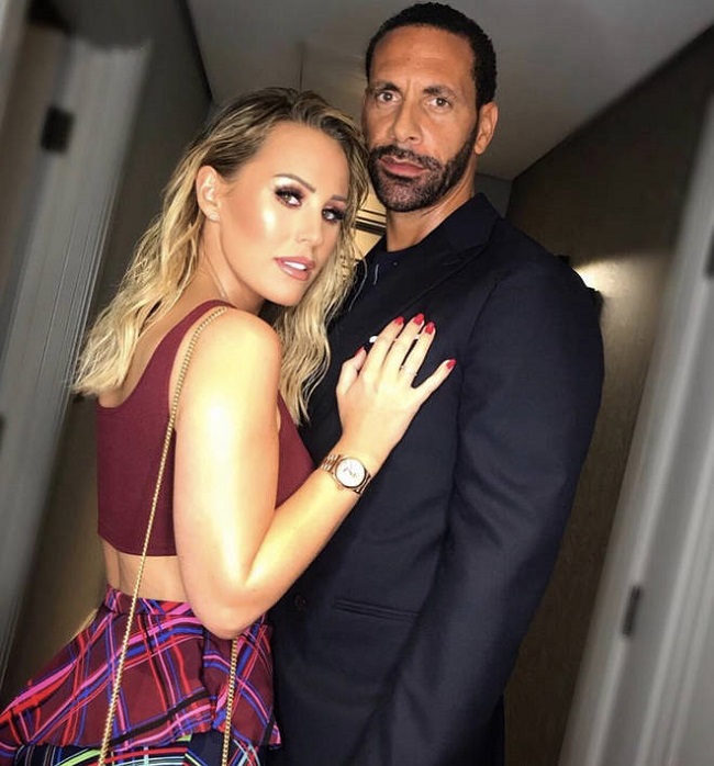 Sau hơn 2 năm với Kate, Rio Ferdinand đã chính thức cầu hôn Kate Wright tại một tòa nhà chọc trời ở Abu Dhabi. Và giờ đây, hai người chính thức về chung một nhà sau đám cưới xa xỉ tại Thổ Nhĩ Kỳ trong sự chứng kiến của gần 200 bạn bè, người thân.