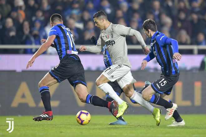 Zapata từng ghi 2 bàn giúp Atalanta đại thắng Juventus 3-0 để tiễn Ronaldo và các đồng đội rời cúp Quốc gia Ý mùa trước trong tủi hổ