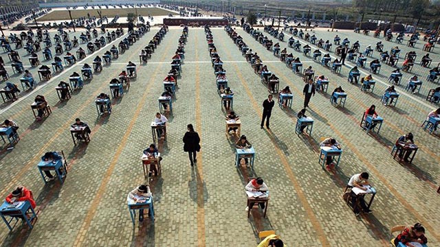 Tổng hợp những cách chống gian lận thi cử bá đạo của giáo viên trên khắp thế giới - 7