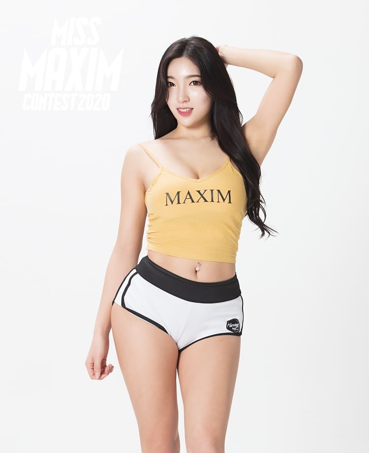 Cô gái có tài khoản Instagram là Ji Sam được cộng động mạng biết đến với tư cách người mẫu của tạp chí Maxim, cô cũng là một trong những thí sinh tham dự cuộc thi Miss Maxim 2020. So với những người mẫu khác, Ji Sam sở hữu vóc dáng đầy đặn, không thon thả nhưng tràn đầy sức sống.&nbsp;