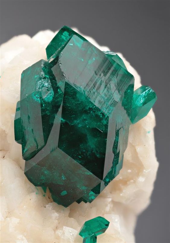 Ngọc lục bảo: Một trong "tứ đại đá" giá trị nhất thế giới - 4