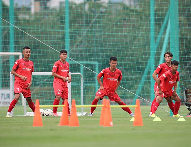 U22 Việt Nam luyện công bảo vệ HCV SEA Games: Thầy Park hành động bất ngờ - 10