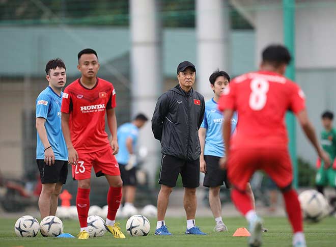 U22 Việt Nam luyện công bảo vệ HCV SEA Games: Thầy Park hành động bất ngờ - 3