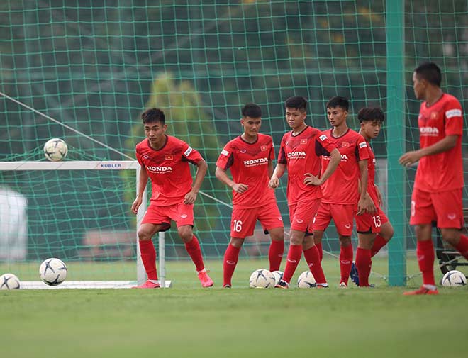 U22 Việt Nam luyện công bảo vệ HCV SEA Games: Thầy Park hành động bất ngờ - 6