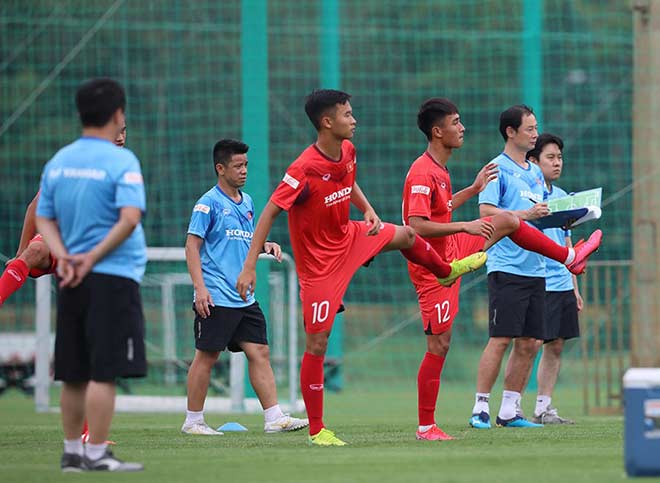 U22 Việt Nam luyện công bảo vệ HCV SEA Games: Thầy Park hành động bất ngờ - 2