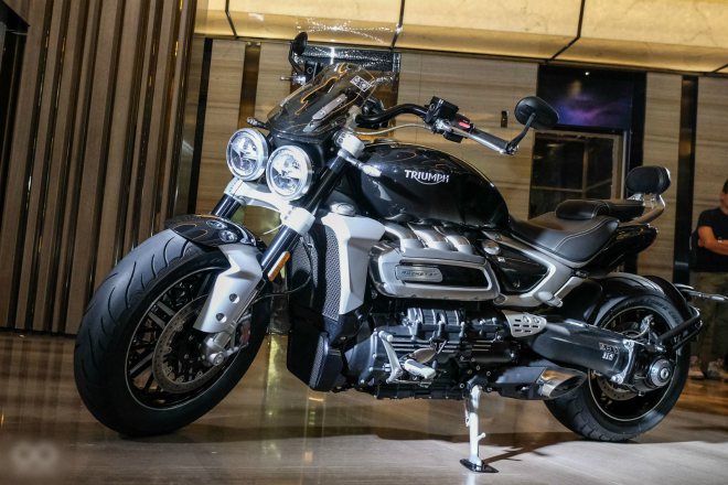 Cận cảnh “tên lửa mặt đất” Triumph ROCKET 3 GT hàng khủng - 3