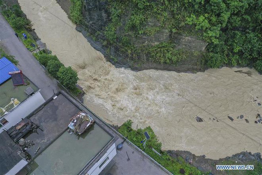 Nước sông dâng cao tại Trùng Khánh, Trung Quốc (ảnh: Xinhua)