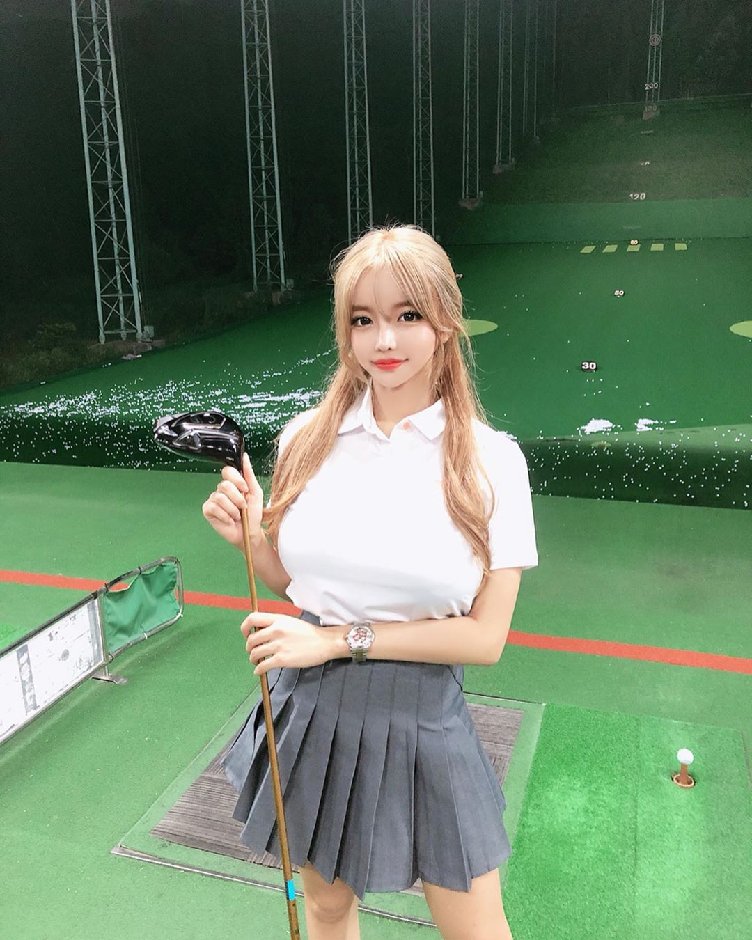 Lee Seo Young cũng dành thời gian để chơi golf.