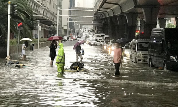 Vừa gỡ bỏ phong tỏa vì dịch Covid-19, người dân Vũ Hán lại bị yêu cầu ở nhà - 2