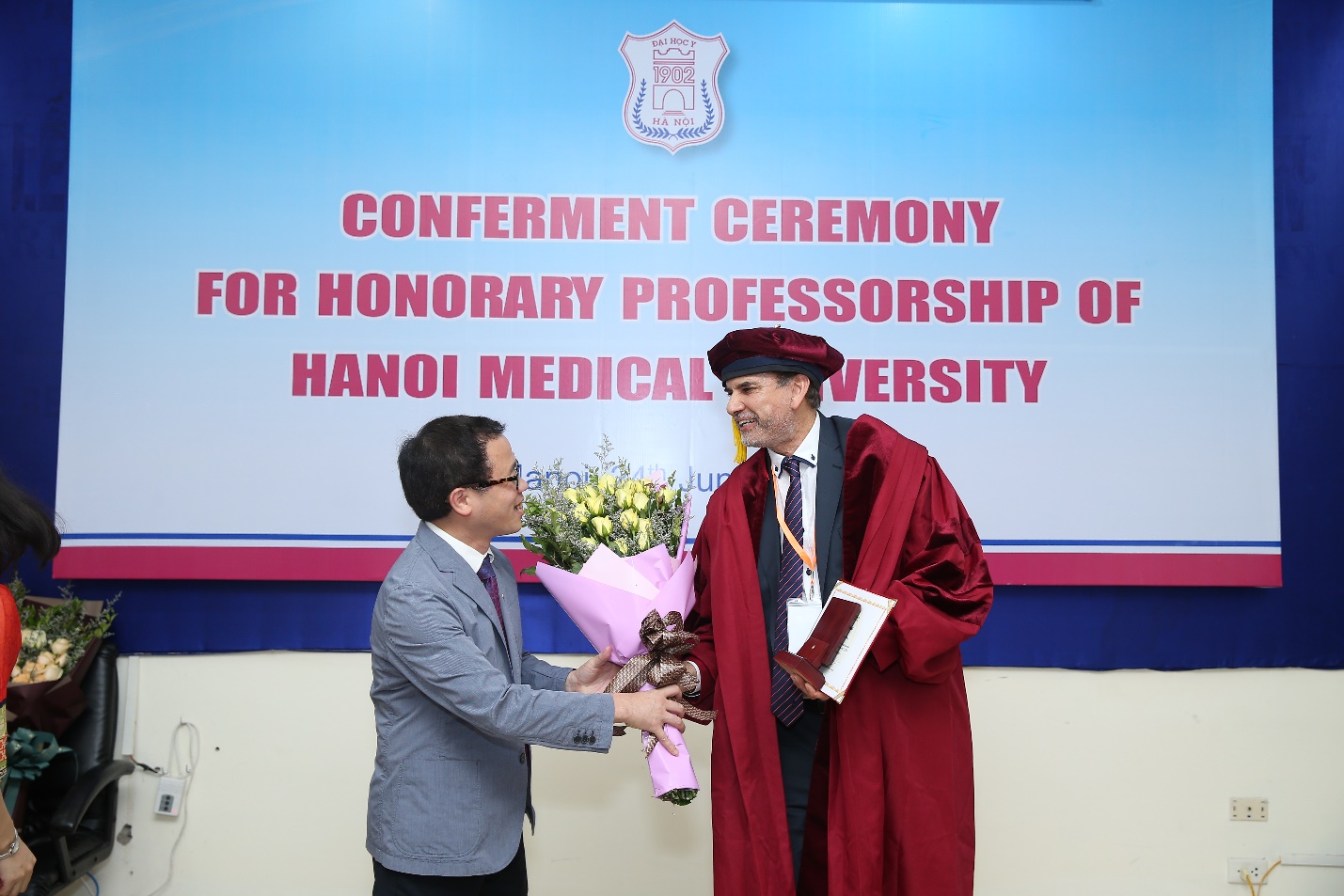 Đại học Y Hà nội trao tặng danh hiệu Giáo sư danh dự cho GS.TS. Michael Tirant