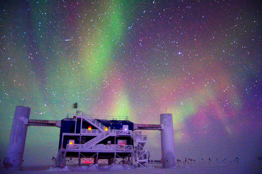 Đài thiên văn IceCube của Nam Cực, nơi đầu tiên tóm được "hạt ma quỷ" - ảnh: ICECUBE