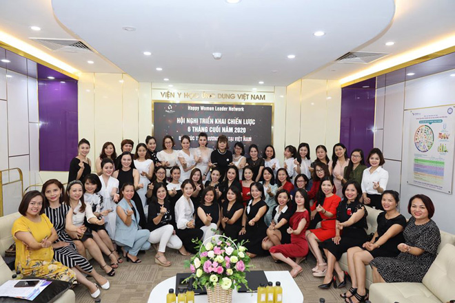 Ban điều hành Global cùng các chủ tịch đại diện các Chapter và các thành viên mạng lưới Happy Women Leader Network tham gia buổi hội nghị triển khai chiến lược.