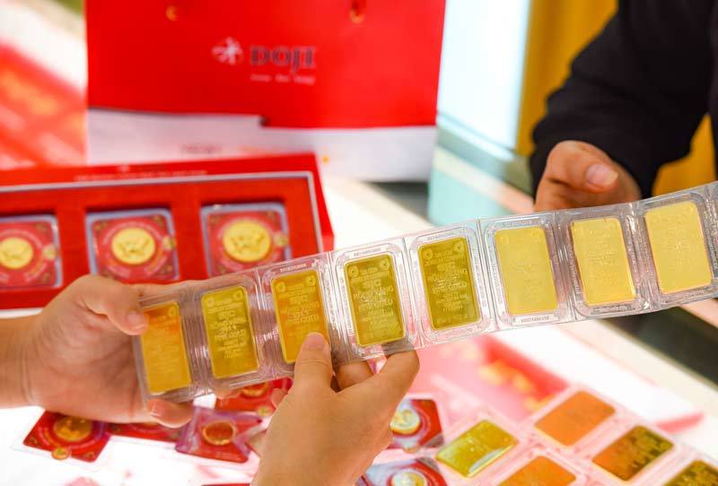 Giá vàng tiếp tục tăng dữ dội
