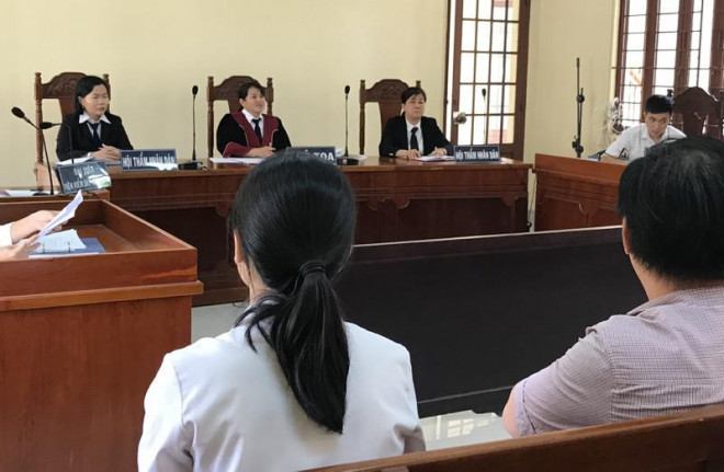 Đại diện nguyên đơn tại tòa ngày 10-7. Ảnh:MV