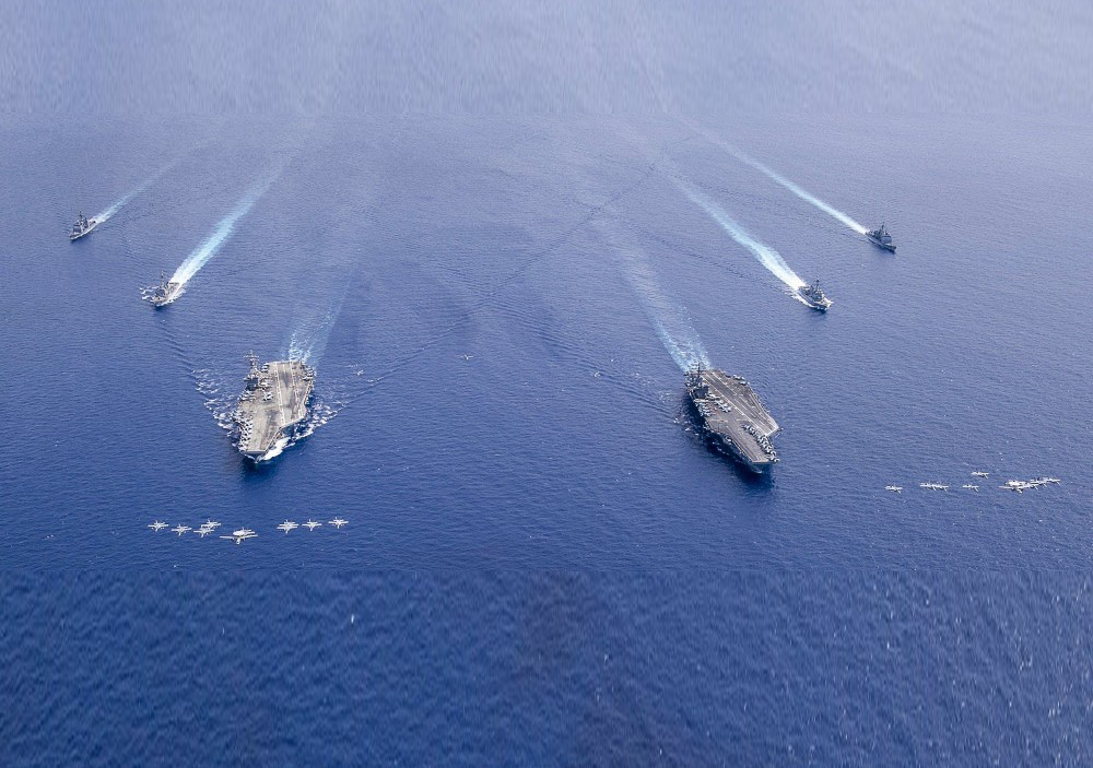 Hai tàu sân bay Mỹ dàn đội hình ở Biển Đông (ảnh: SCMP)