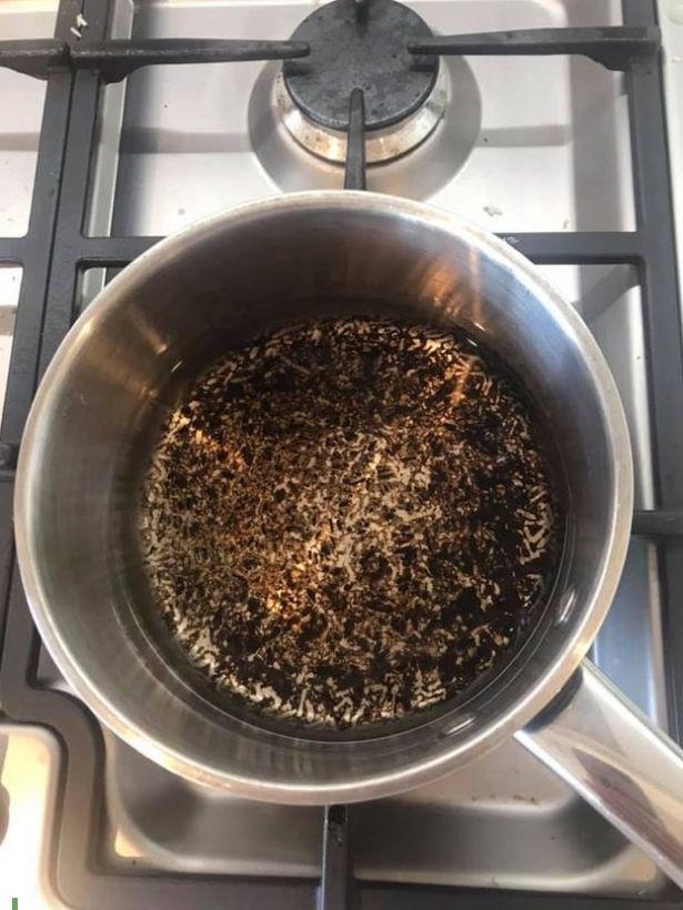 No need to scrub, burnt, blackened pans will be clean and shiny, thanks to this super easy method - 3