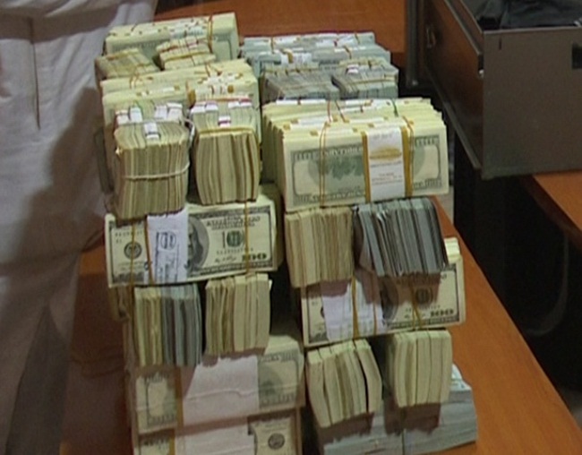 Trong phiên tòa xét xử diễn ra cách đây ít ngày, ông Andrew Yakubu cho biết 98% số tiền trong hơn 9,7 triệu USD và 74.000 bảng Anh nói trên là quà tặng.
