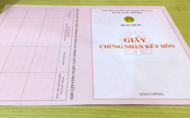 Giấy xác nhận tình trạng hôn nhân buộc phải ghi tên người dự định kết hôn chỉ trong trường hợp xin giấy phục vụ mục đích đăng ký kết hôn - Ảnh: Minh Phong