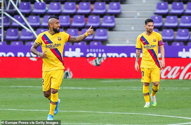 Vidal lập công nhờ Messi kiến tạo giúp Barca thắng nhọc Valladolid