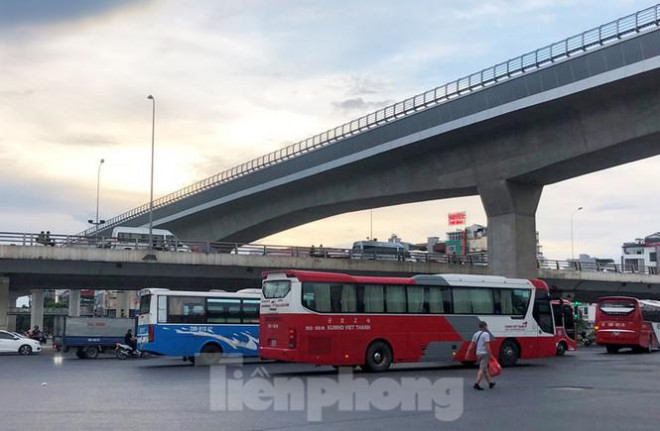 Tuy nhiên đại diện UBND thành phố Hà Nội cho rằng, sau một thời gian dài đánh giá, tham vấn các đơn vị tư vấn, giá trị bổ sung do kéo dài thời gian thực hiện gói thầu này được tạm chốt là 6,6 triệu USD, giảm 12,5 triệu USD so với kiến nghị của nhà thầu.