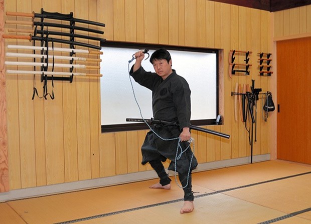 Anh Genichi Mitsuhashi trong một buổi luyện tập võ thuật. Ảnh: Asahi